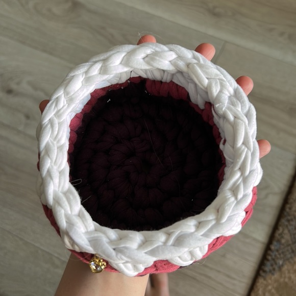 2 crochets bowls - one small one medium - Picture 5 of 5